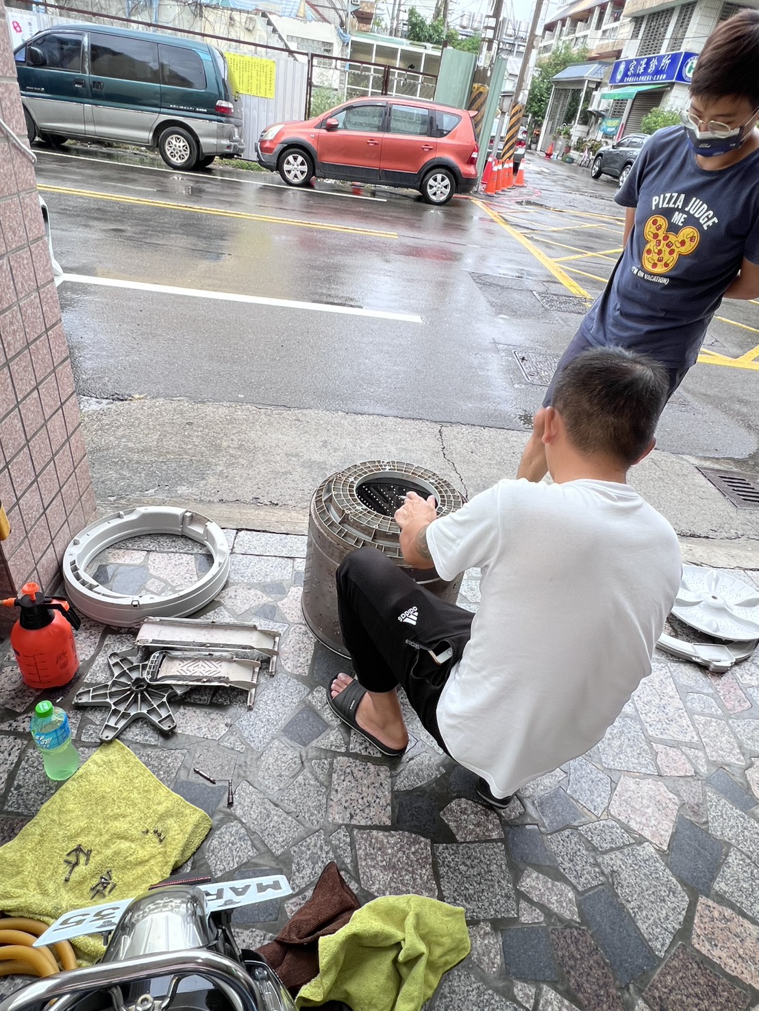 洗衣機拆洗中